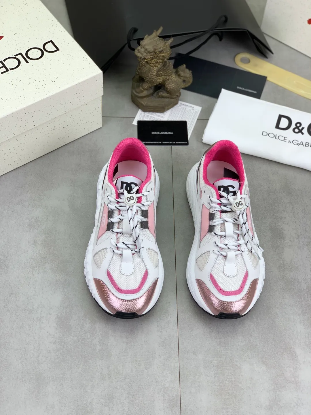 Men's men's shoes 💰P580💰[New model] Couple 🧑‍🤝‍🧑 style Top original order quality Synchronized with "DOLCE&GABBANA [Dolce & Gabbana] ~ High quality." Effect Low-top casual DG men's shoes, loved by many celebrities, using high-end imported top-layer calfskin splicing design + cowhide feet, simple and elegant, perfectly interpreting the latest inspiration of shoes, integrating classics and fashion. Luxurious dreams, dominating fashion Suitable for drivers, light and comfortable to drive, light and breathable for outdoor travel, high-end quality, trustworthy, 6️⃣colors🉑️ to choose from! Code number: 35-46